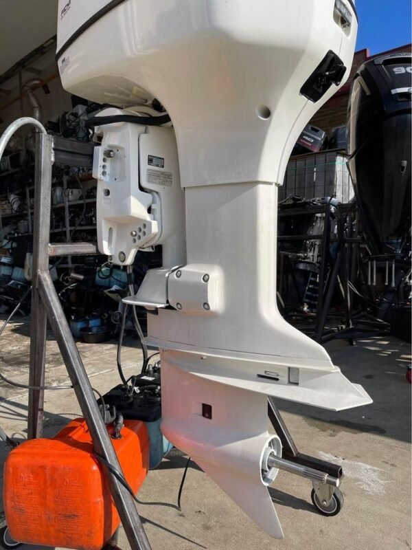 2005 Evinrude 200 HP 2-Stroke 20" Shaft - Alpha Marine Outboards