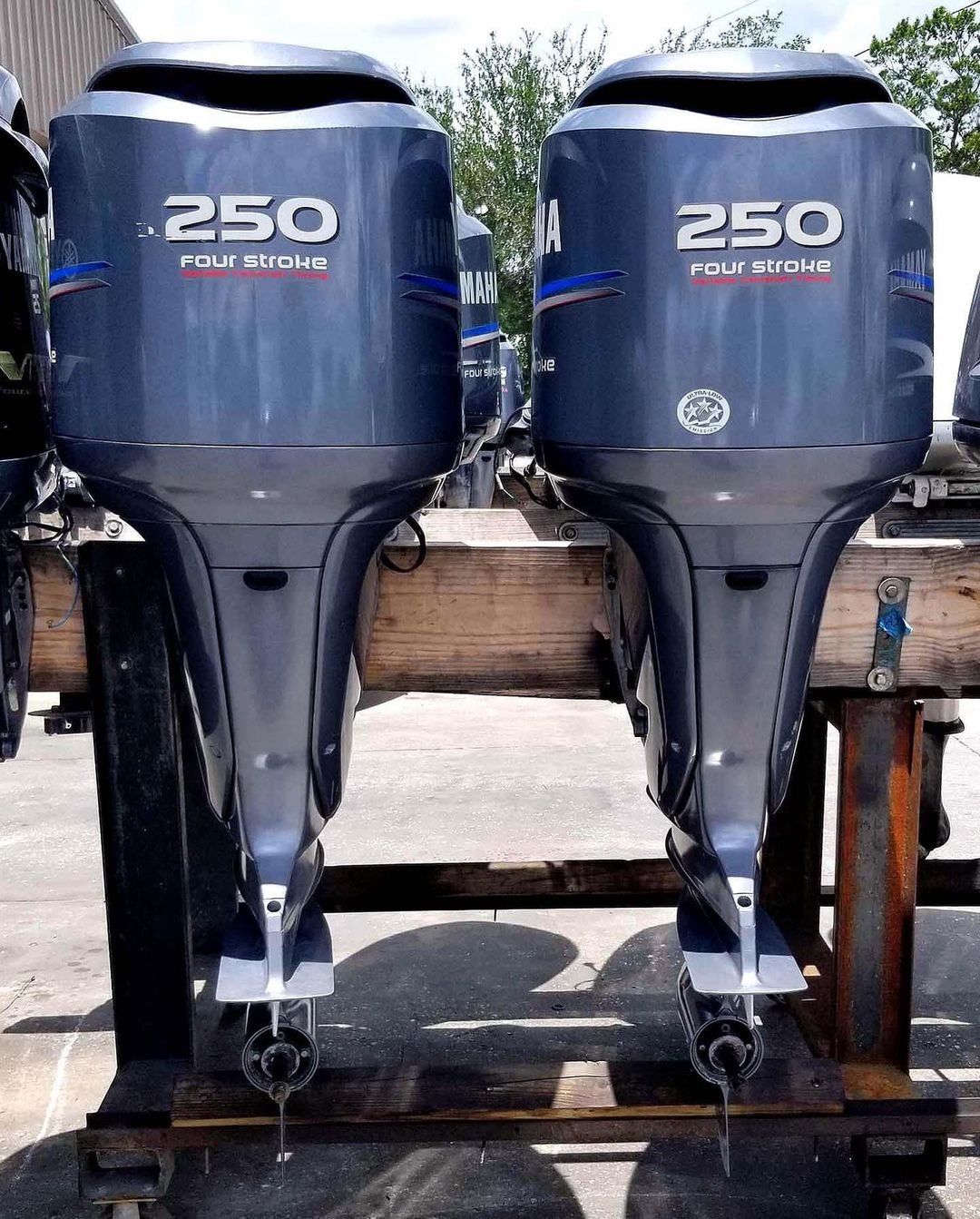 Twin 2006 Yamaha 250 HP 4-Stroke 25" Outboard Motors - Alpha Marine Outboards