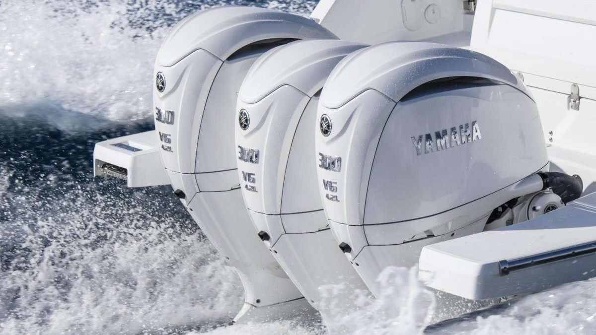 Yamaha V6 4.2L 300HP - 25" Shaft, 2022 Model