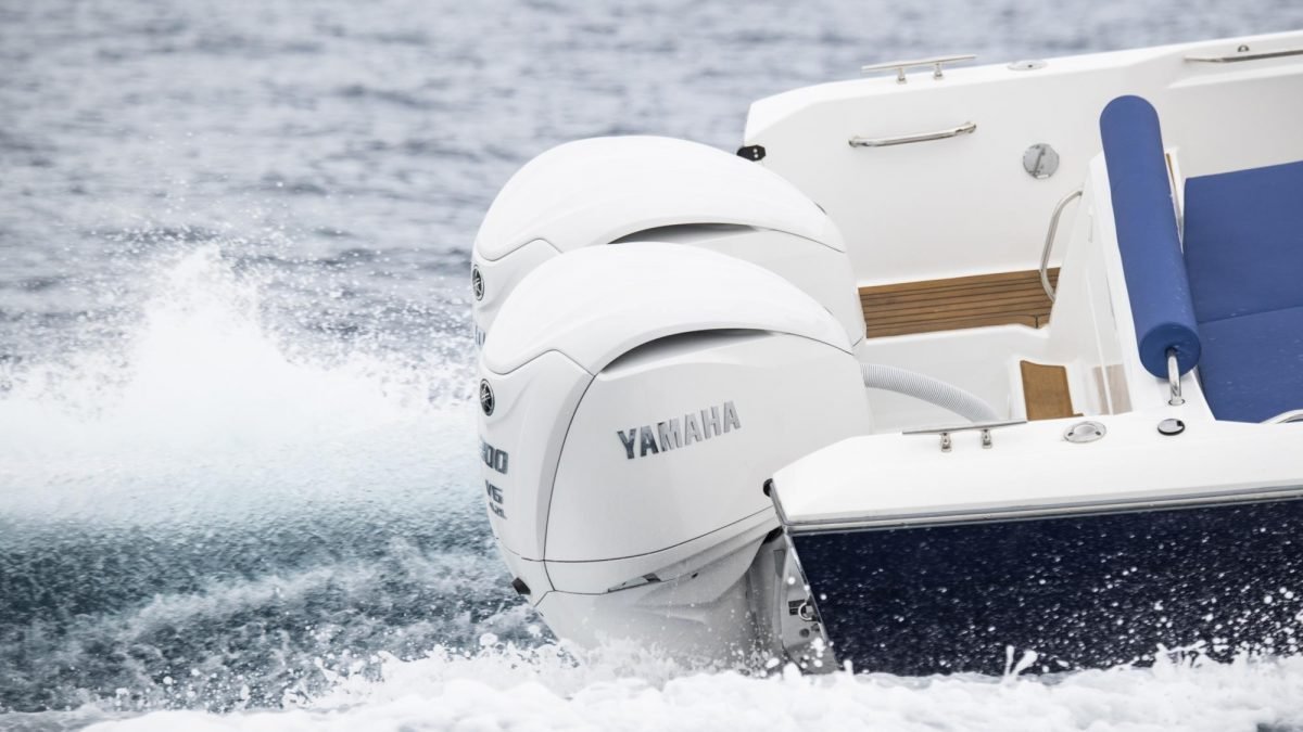 Yamaha V6 4.2L 300HP - 25" Shaft, 2022 Model