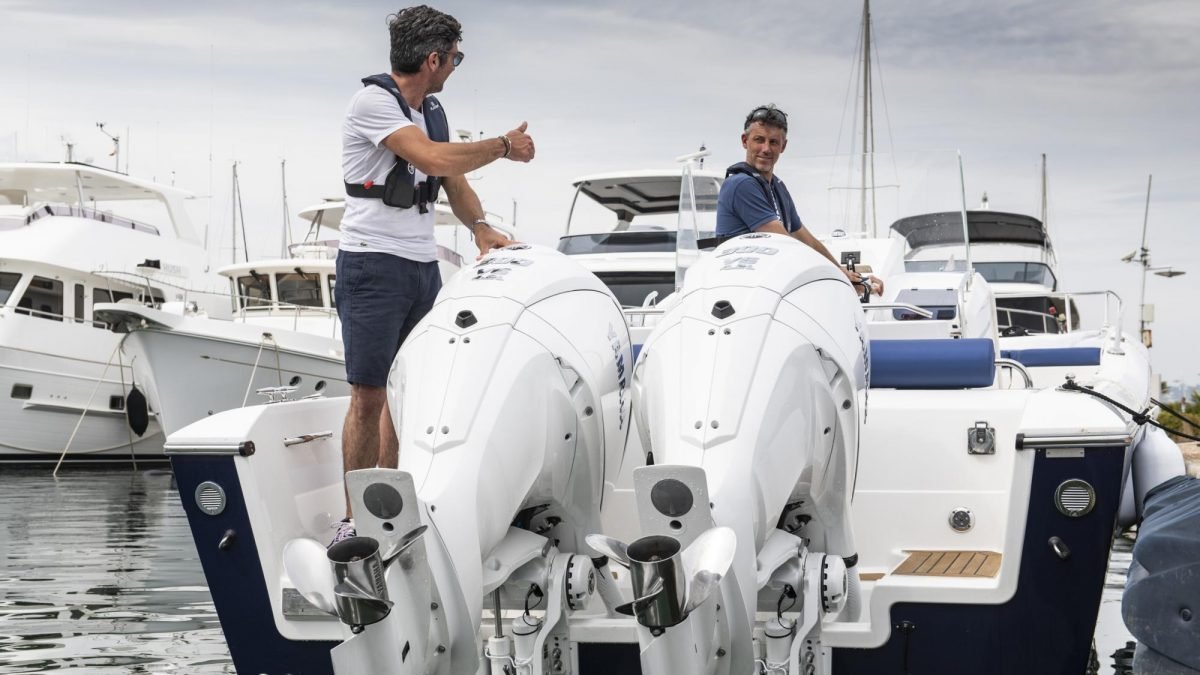 Yamaha V6 4.2L 300HP - 25" Shaft, 2022 Model